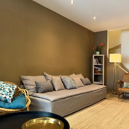 Дом отдыха Au Pied De La Cite Medievale, Piscine, Vue Extraordinaire, La Trivala A *