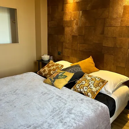 Au Pied De La Cite Medievale, Piscine, Vue Extraordinaire, La Trivala A בית נופש *