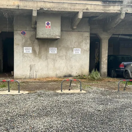 Дом отдыха Au Pied De La Cite Medievale, Piscine, Vue Extraordinaire, La Trivala A *