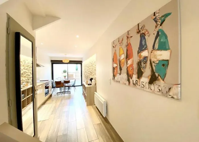 Au Pied De La Cite Medievale, Piscine, Vue Extraordinaire, La Trivala A Holiday home *