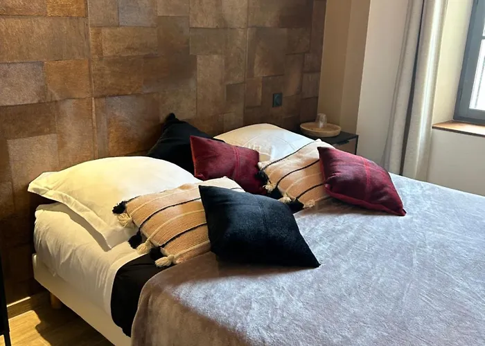 Au Pied De La Cite Medievale, Piscine, Vue Extraordinaire, La Trivala A Holiday home Carcassonne