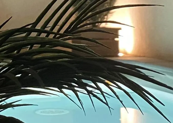 Holiday home Au Pied De La Cite Medievale, Piscine, Vue Extraordinaire, La Trivala A *