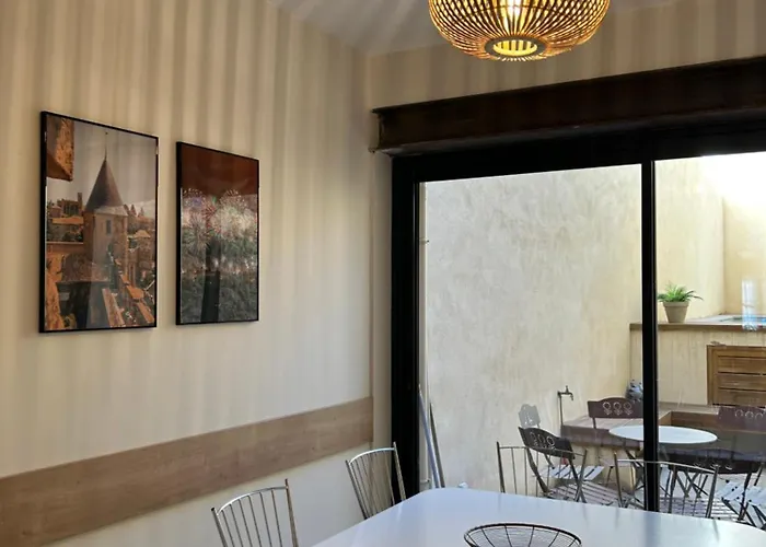 Au Pied De La Cite Medievale, Piscine, Vue Extraordinaire, La Trivala A Holiday home