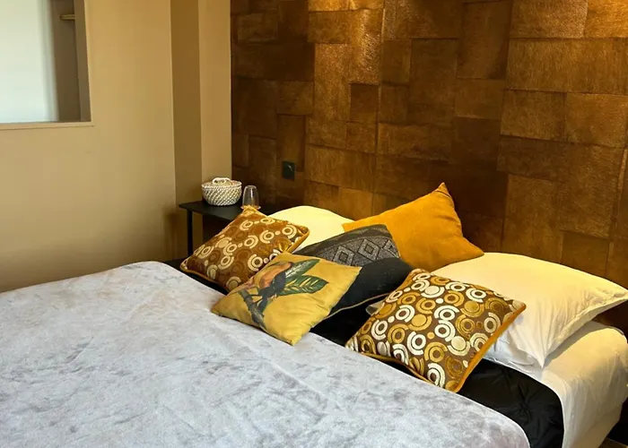 Au Pied De La Cite Medievale, Piscine, Vue Extraordinaire, La Trivala A Holiday home *