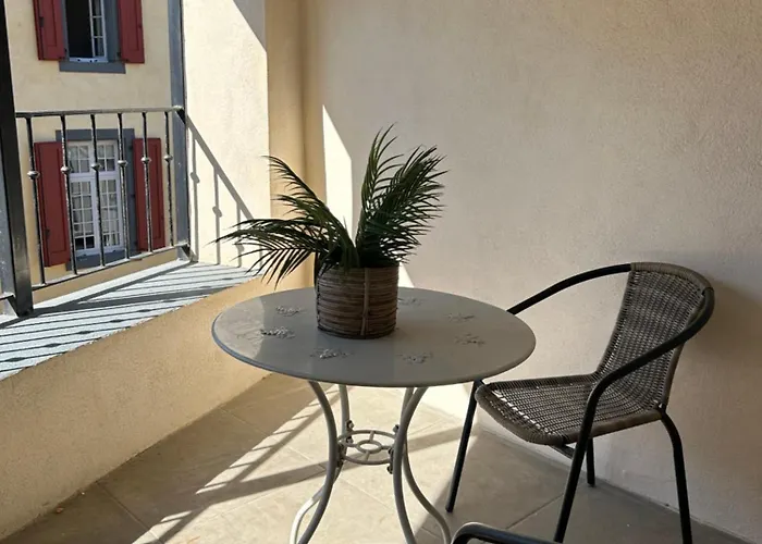 Au Pied De La Cite Medievale, Piscine, Vue Extraordinaire, La Trivala A Holiday home Carcassonne