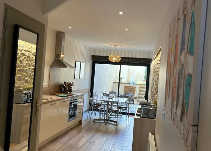 Au Pied De La Cite Medievale, Piscine, Vue Extraordinaire, La Trivala A