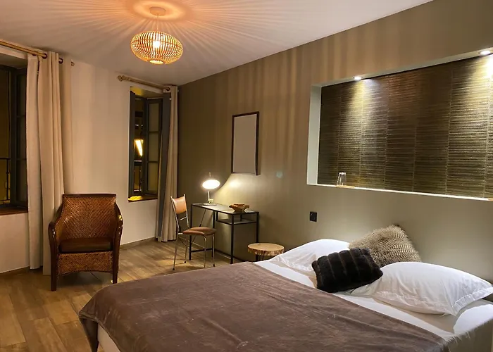 Au Pied De La Cite Medievale, Piscine, Vue Extraordinaire, La Trivala A Feriehus *