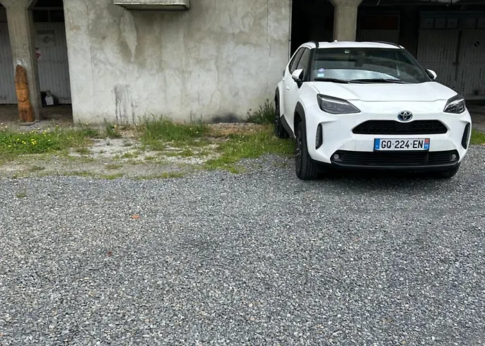 Holiday home Au Pied De La Cite Medievale, Piscine, Vue Extraordinaire, La Trivala A